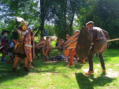 Bitwa legionu rzymskiego z barbarzyńcami.