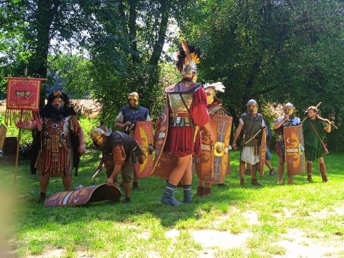 Bitwa legionu rzymskiego z barbarzyńcami.