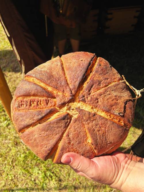 Chleb rzymski z odciskiem legionu.